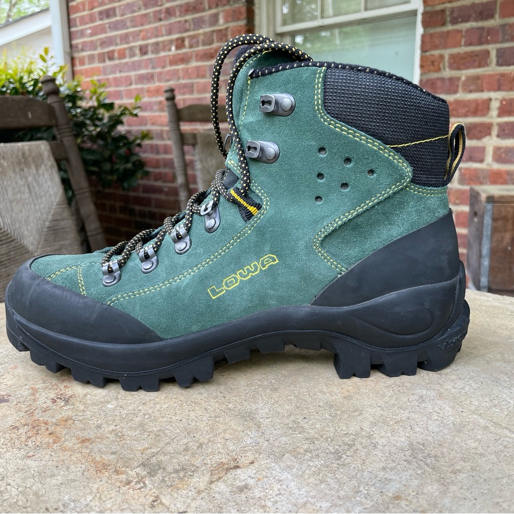 Men’s Lowa Green Suede Hiking Boots with Black Toe Caps - Picture 14 of 16